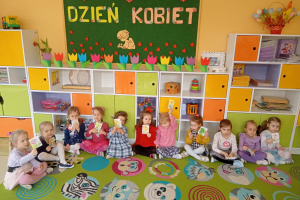 Dzień Kobiet w grupie „Biedronek”