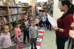,,Niepodległościowy tor przeszkód”- II grupa w bibliotece 