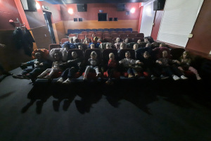 Pszczółki w kinie „Moskwa” – filmowa przygoda z „Super Charlie” 