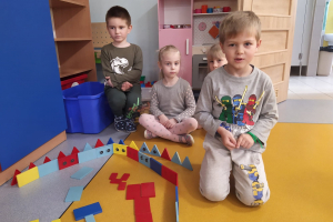 Zabawy klockami w grupie  ,,Żabek"