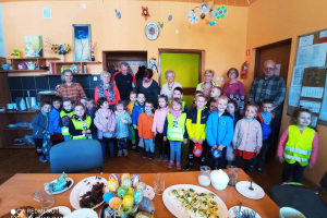 Grupa ,,Biedronek” i ,,Żabek” w klubie seniora