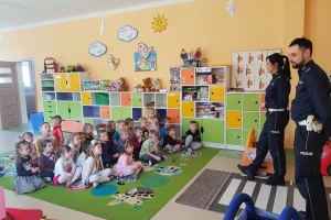 "Bądź bezpieczny" - wizyta policjantów w przedszkolu