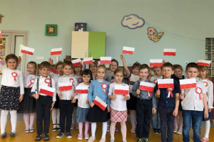 Uchwalenie Konstytucji 3 Maja oraz Dzień Flagi - W grupie ,,Żabek".