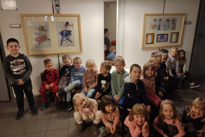 Grupa Biedronek w teatrze