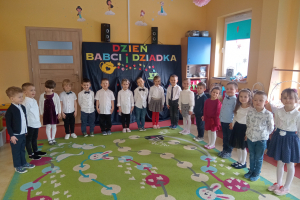   "Pszczółki" świętują Dzień Babci i Dziadka