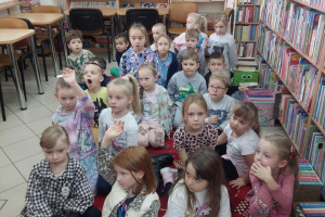 Zajęcia w bibliotece- grupa Żuczki