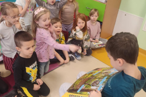  W świecie bajek, baśni i dinozaurów- grupa ,, Żuczki"